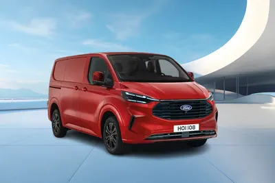 Ford Transit in Rot
